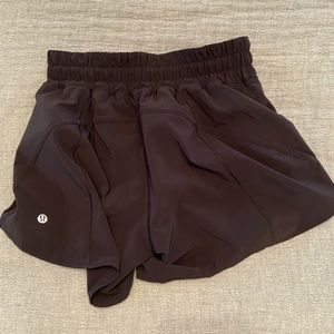 NWT Lululemon Tracker Shorts - 5” Lined